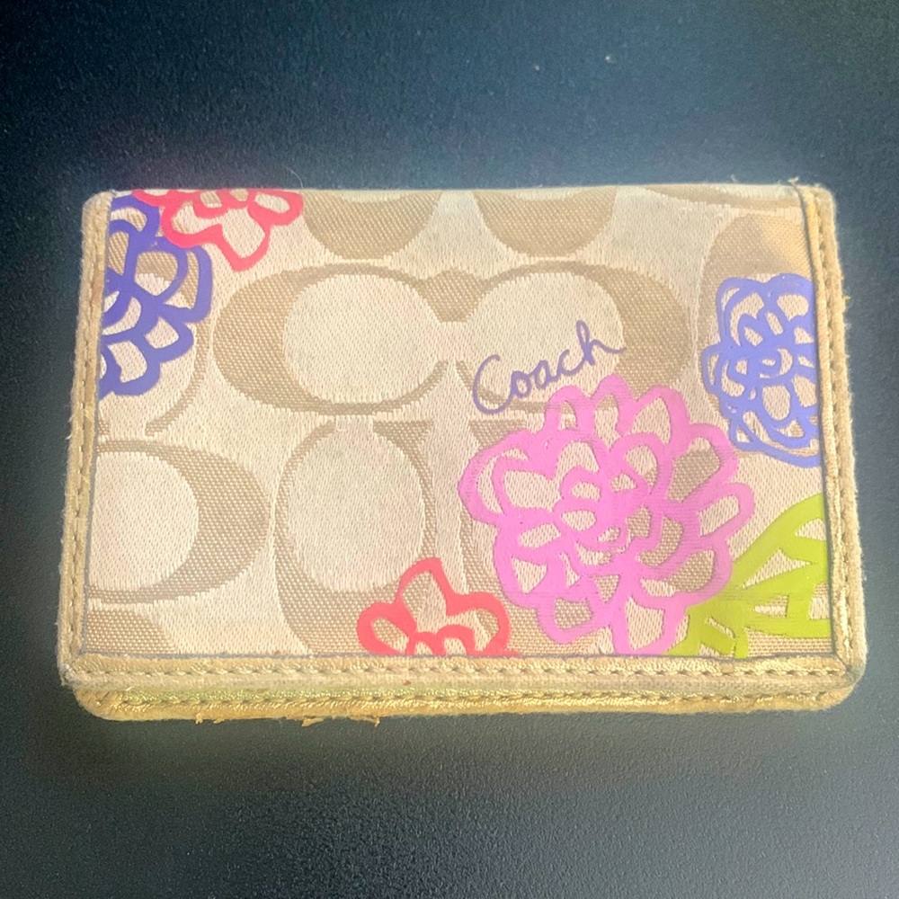 Loving used ๐ฅฐ coach card/ID holder.